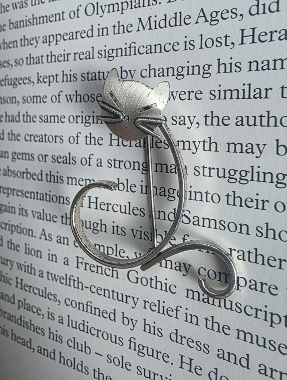 Vintage Modernist Brushed Silver Tone Cat Brooch Sculptural Curled Tail Pin